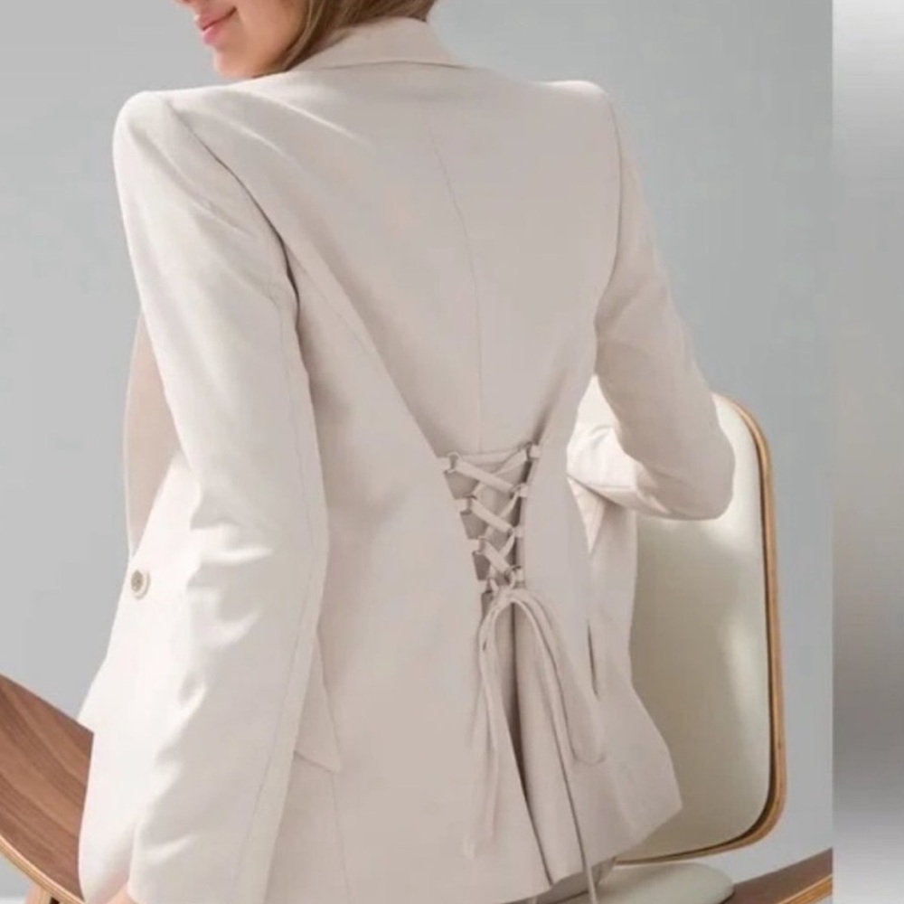 NWT WHBM White House Black Market Fluid Editor Blazer ECRU Oat Size 0